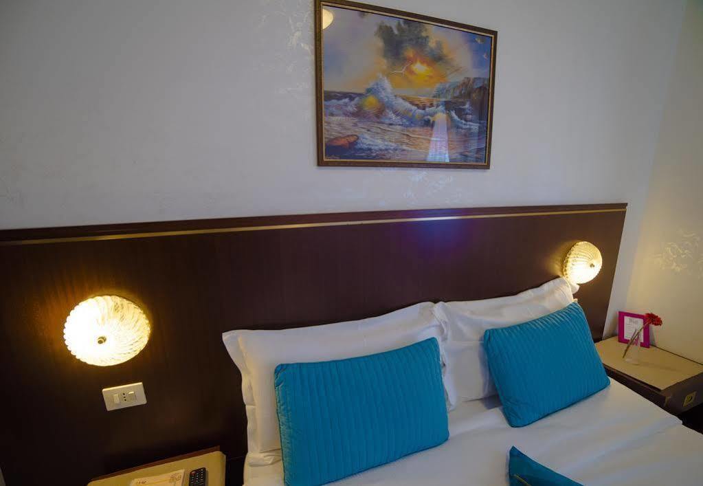 Galleria Frascati Rooms And Apartment Buitenkant foto