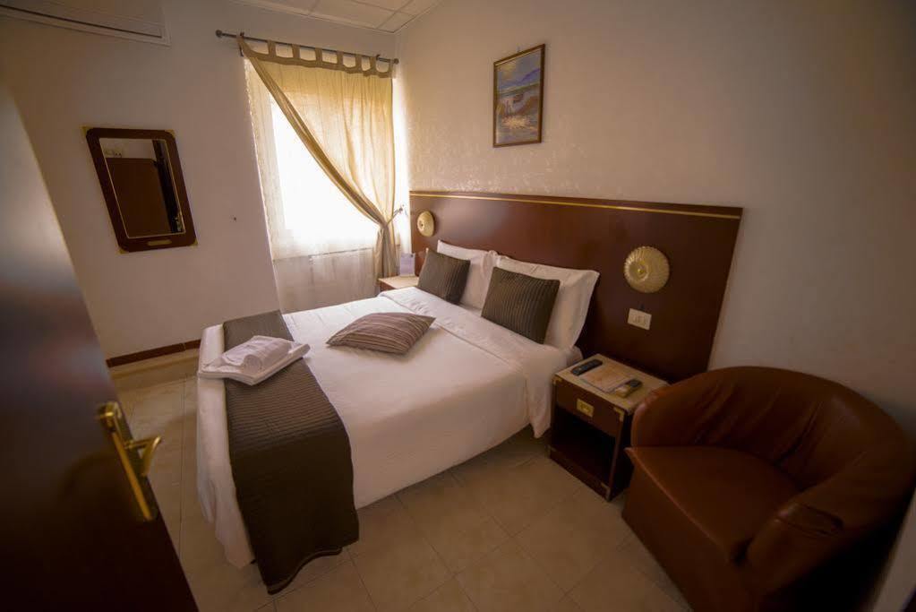 Galleria Frascati Rooms And Apartment Buitenkant foto