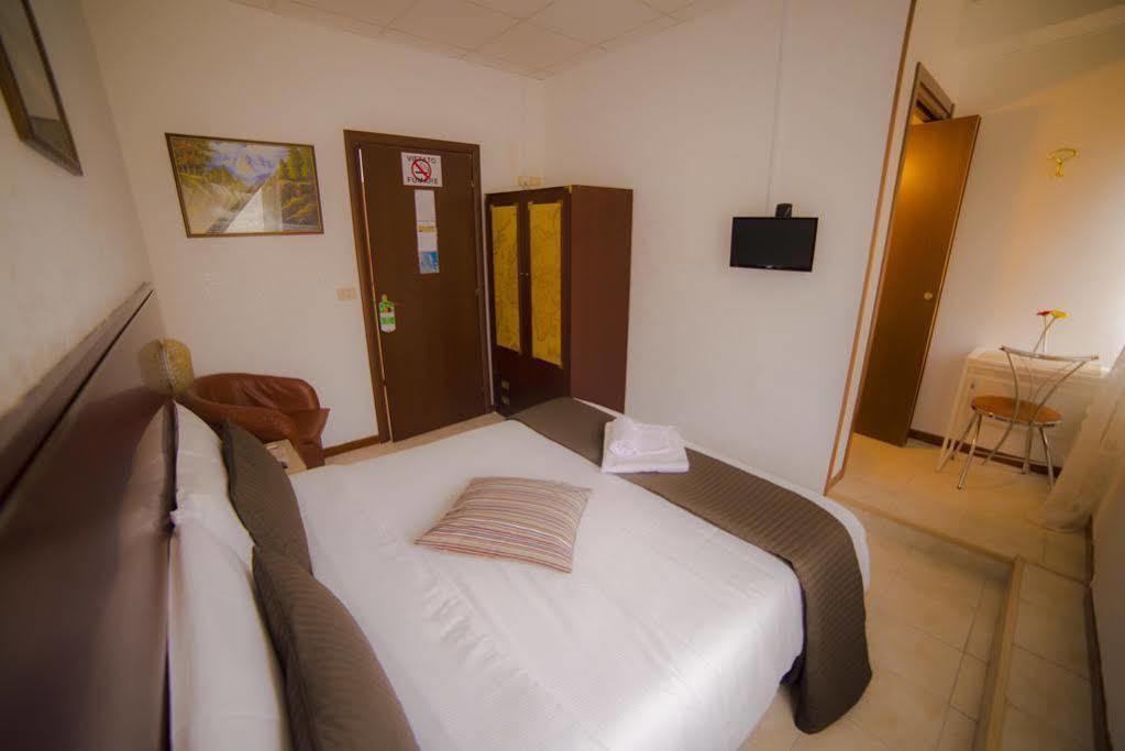 Galleria Frascati Rooms And Apartment Buitenkant foto